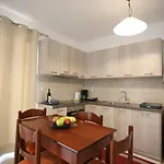 Apartamento Cozy In City's Suburbs