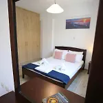 Apartamento Cozy In City's Suburbs *