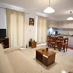 Cozy In City's Suburbs Апартаменты