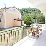 Апартаменты Cozy In City's Suburbs Лефкада