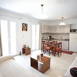 Апартаменты Cozy In City's Suburbs Лефкада