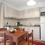 Апартаменты Cozy In City's Suburbs Лефкада