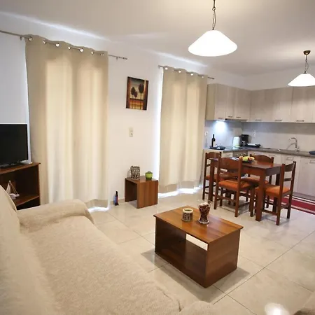 Cozy In City's Suburbs Apartament