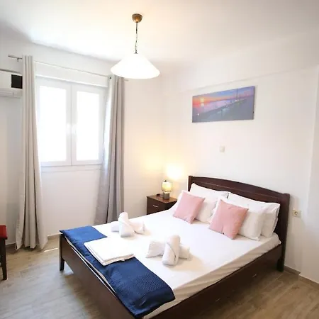 Cozy In City's Suburbs *