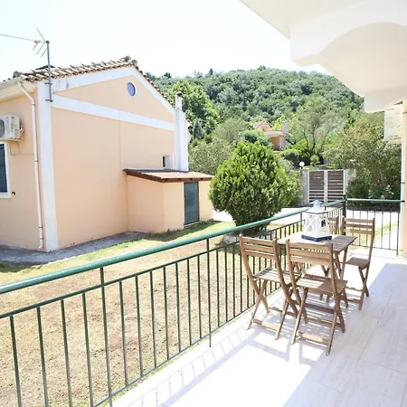Appartamento Cozy In City's Suburbs Lefkáda