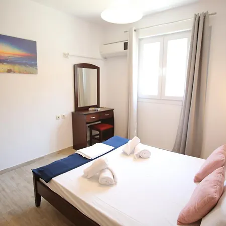 Cozy In City's Suburbs Appartamento Lefkáda