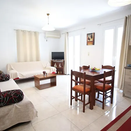 Cozy In City's Suburbs *