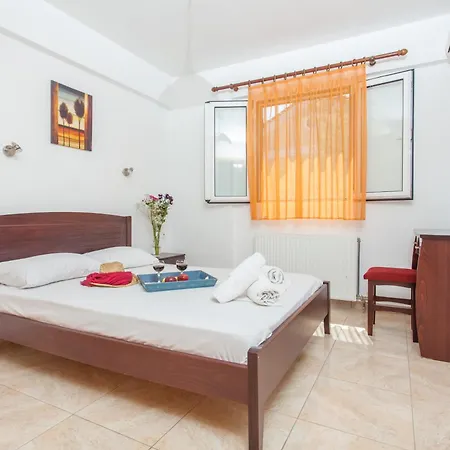 Cozy In City's Suburbs * Lefkáda