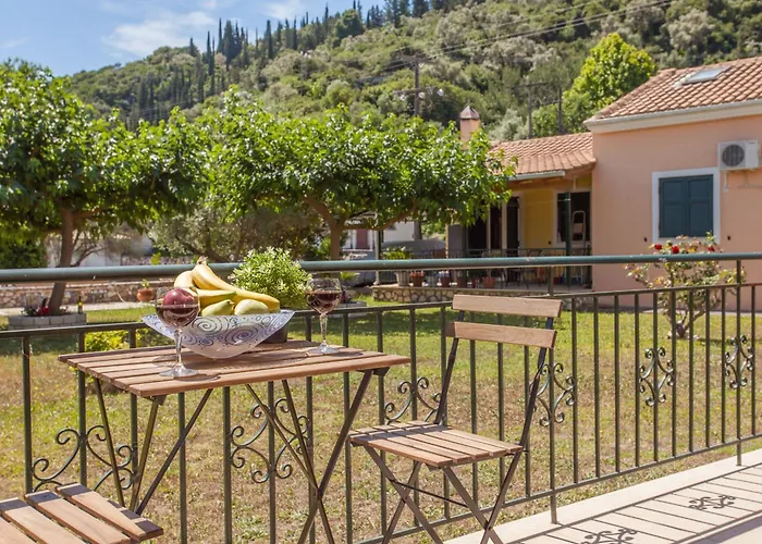 Cozy In City's Suburbs Lefkáda